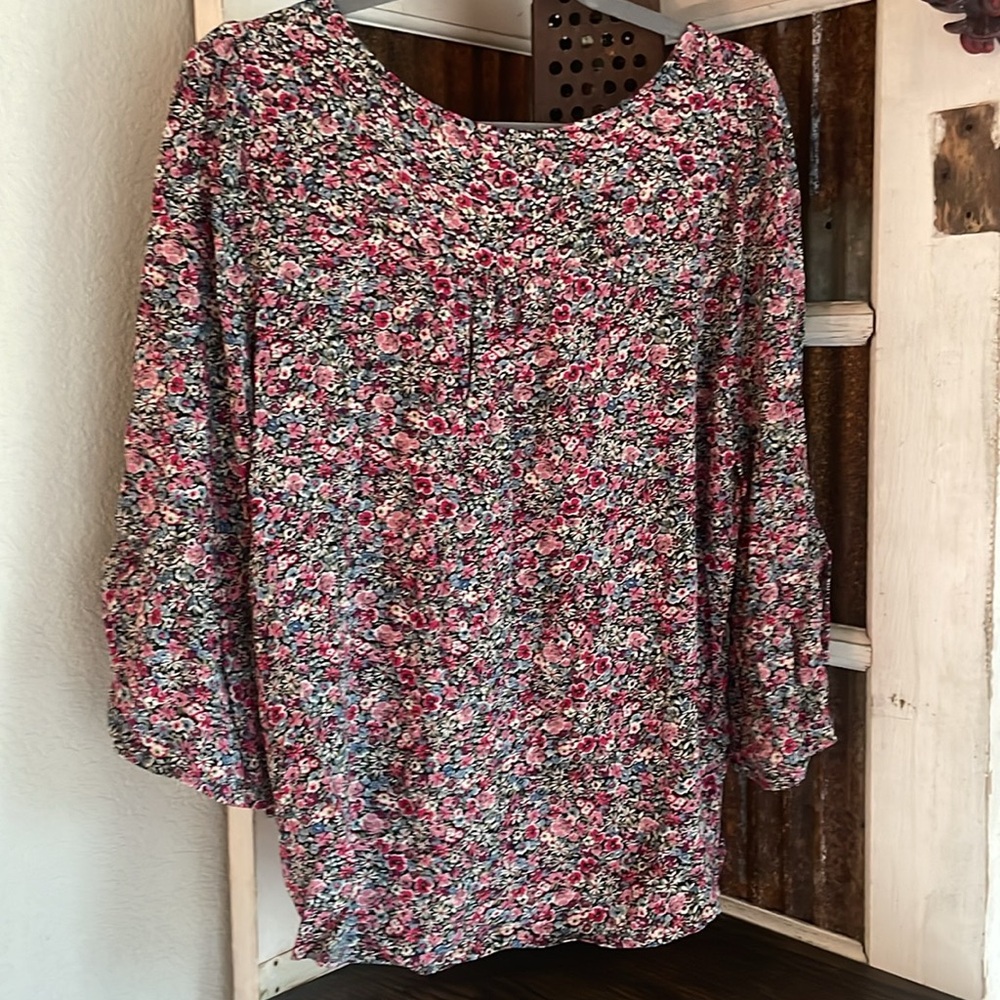 Cute top! - Picture 4 of 4
